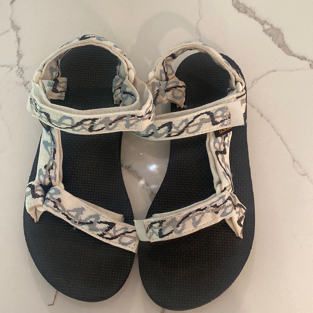 Size 6 Women’s Teva Original Universal Sandal